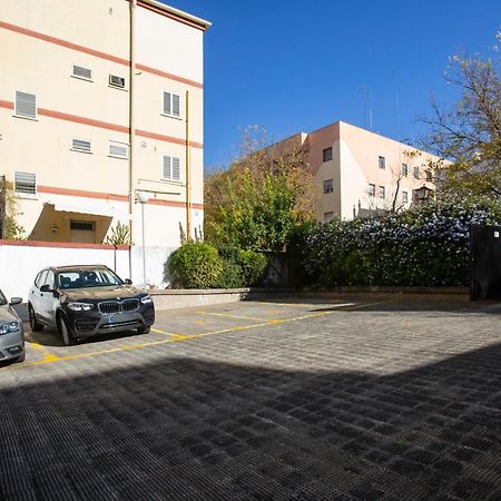 Borbolla Sevilla Urban - Parking Exterior foto