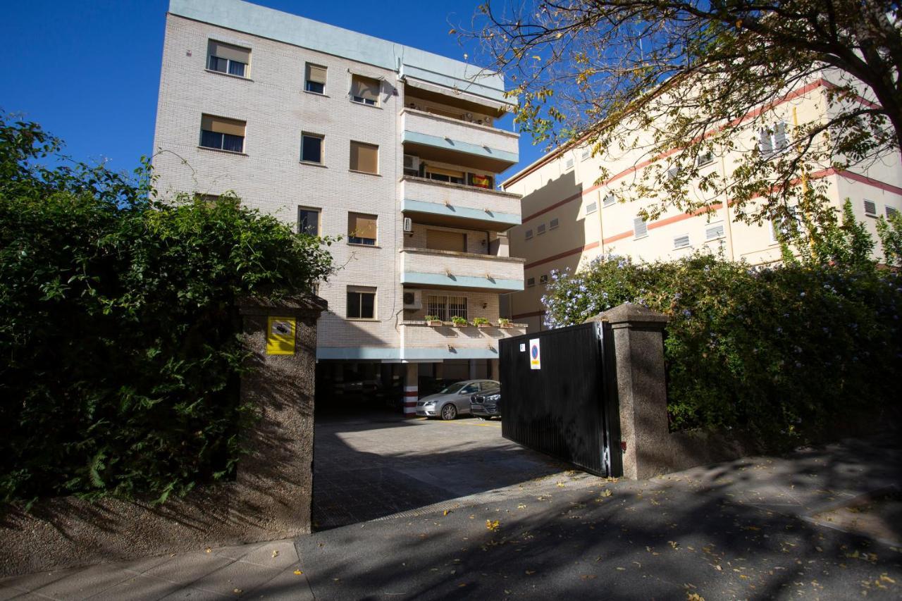 Borbolla Sevilla Urban - Parking Exterior foto