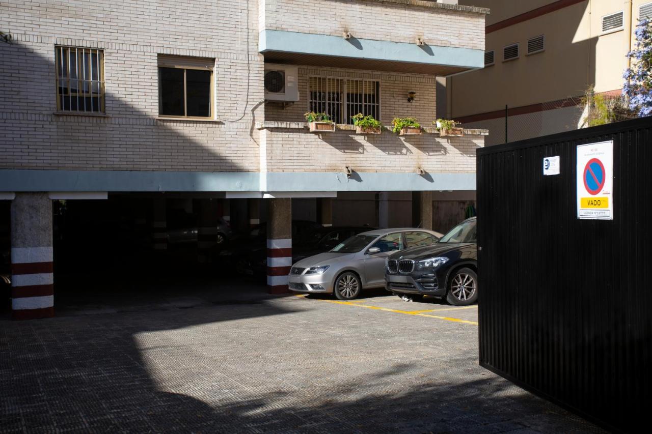 Borbolla Sevilla Urban - Parking Exterior foto